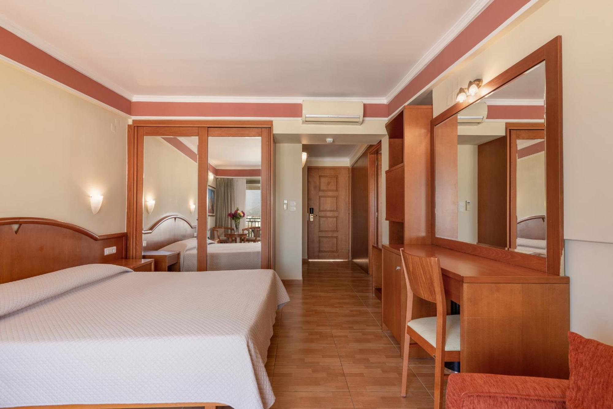 Hydramis Palace Beach Resort เยโอริยิอูโปลิส ภายนอก รูปภาพ