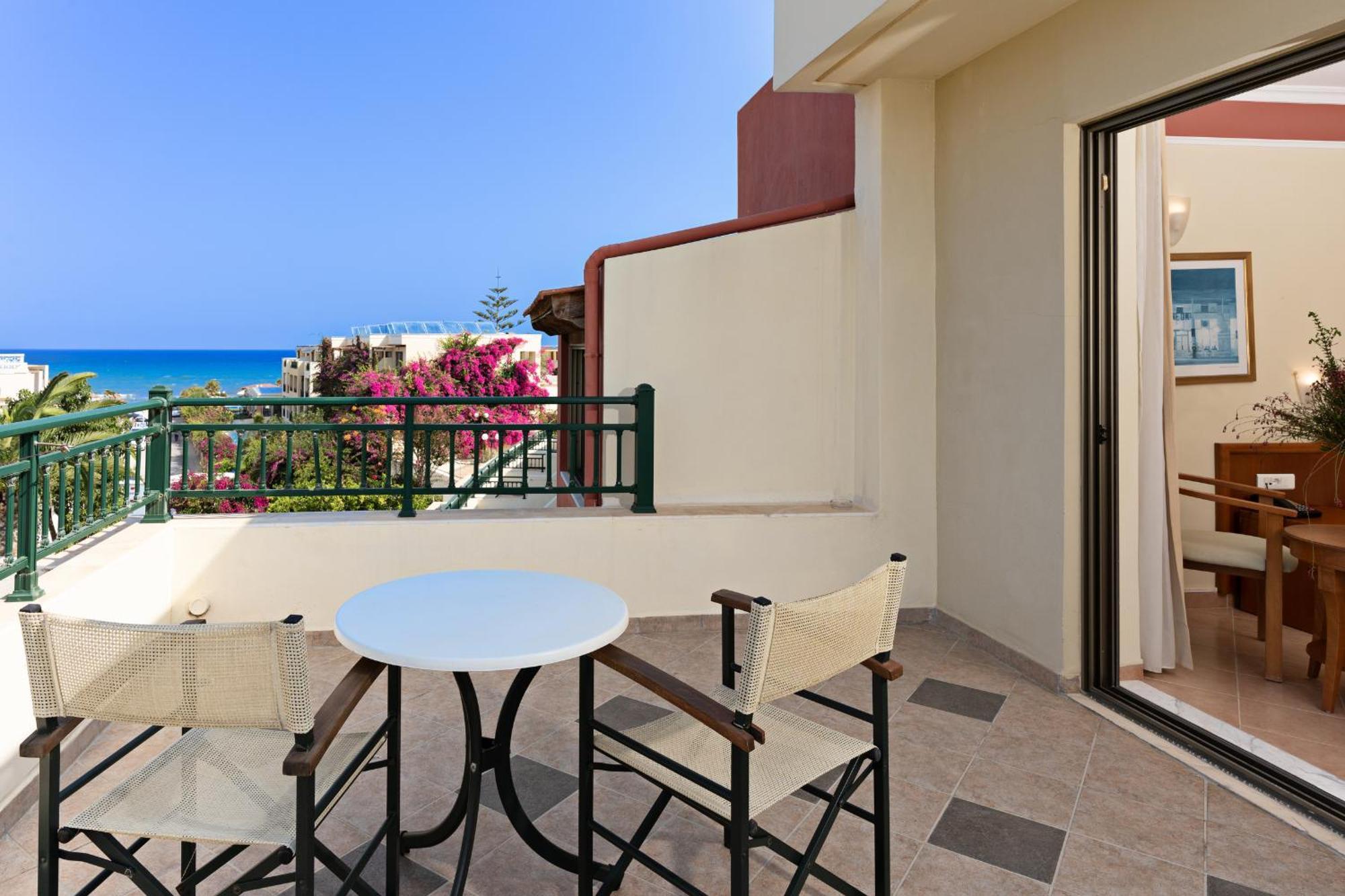 Hydramis Palace Beach Resort เยโอริยิอูโปลิส ภายนอก รูปภาพ